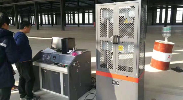 我公司電液伺服萬能材料試驗機發貨南京